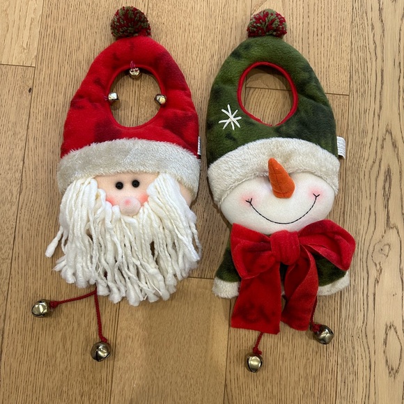 47” Snowman Christmas Tree Skirt with Matching Stockings and Door Decorations - Picture 4 of 4